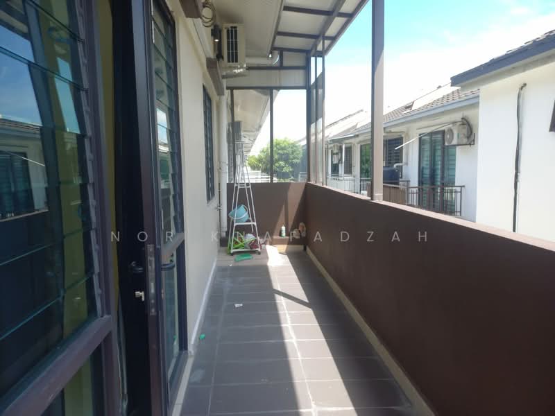 Rumah Teres 2.5 Tingkat untuk Dijual di Seksyen 16 (Shah Alam) - Nor Khafadzah - Balcony - PropertyGuru.com.my