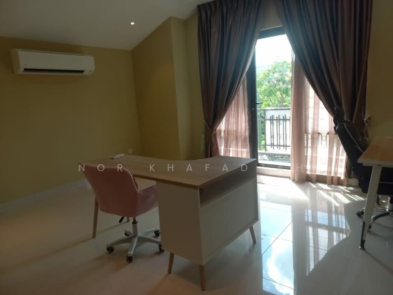 Rumah Teres 2.5 Tingkat untuk Dijual di Seksyen 16 (Shah Alam) - Nor Khafadzah - Study - PropertyGuru.com.my