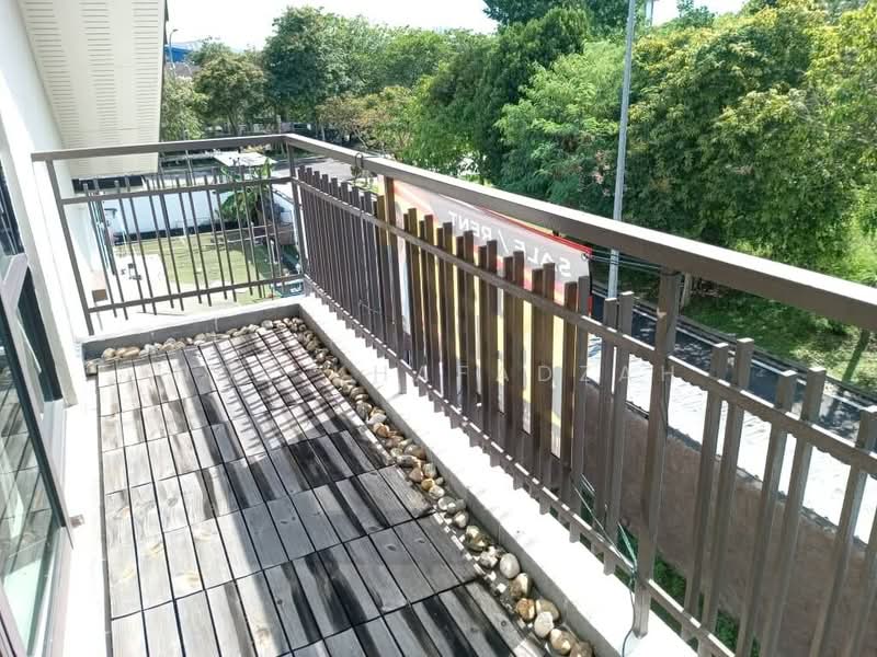 Rumah Teres 2.5 Tingkat untuk Dijual di Seksyen 16 (Shah Alam) - Nor Khafadzah - Balcony - PropertyGuru.com.my