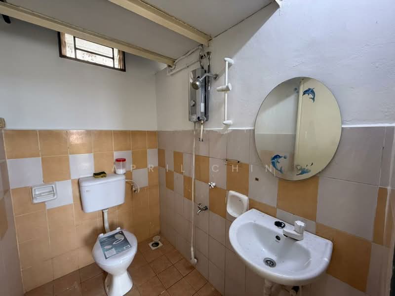 Flat for Rent at Flat Bukit Indah - April Chin - Bathroom - PropertyGuru.com.my