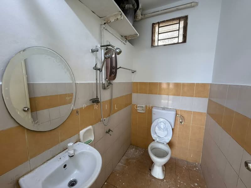 Flat for Rent at Flat Bukit Indah - April Chin - Bathroom - PropertyGuru.com.my