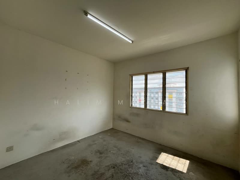 Pangsapuri untuk Dijual di Pangsapuri Sentosa - Halim Mazlan - Bedroom - PropertyGuru.com.my