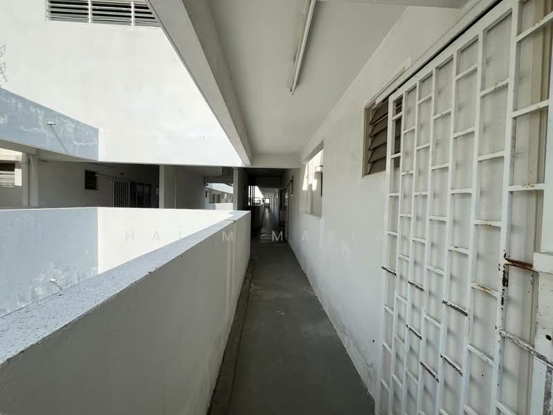 Pangsapuri untuk Dijual di Pangsapuri Sentosa - Halim Mazlan - Exterior Corridor - PropertyGuru.com.my