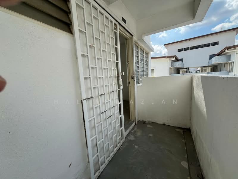 Pangsapuri untuk Dijual di Pangsapuri Sentosa - Halim Mazlan - Exterior Corridor - PropertyGuru.com.my