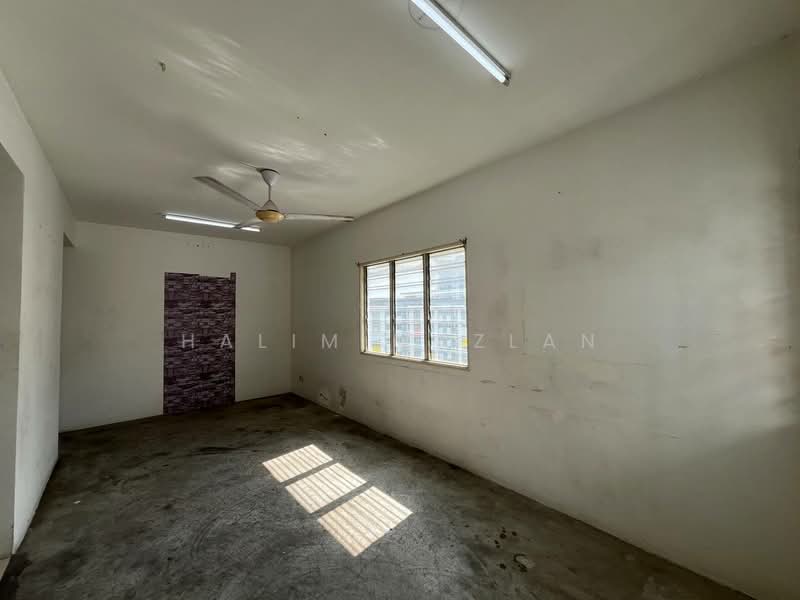 Pangsapuri untuk Dijual di Pangsapuri Sentosa - Halim Mazlan - Living Room - PropertyGuru.com.my