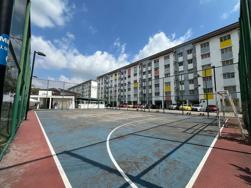 Pangsapuri untuk Dijual di Pangsapuri Sentosa - Halim Mazlan - Futsal Court - PropertyGuru.com.my