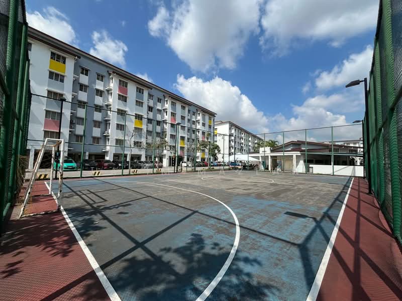 Pangsapuri untuk Dijual di Pangsapuri Sentosa - Halim Mazlan - Futsal Court - PropertyGuru.com.my