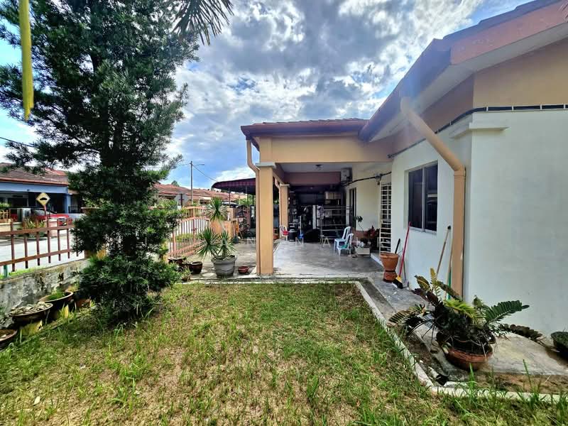 1-storey Terraced House for Sale in Taman Pelangi Semenyih (Semenyih) - Ilman Nahri - Exterior - PropertyGuru.com.my