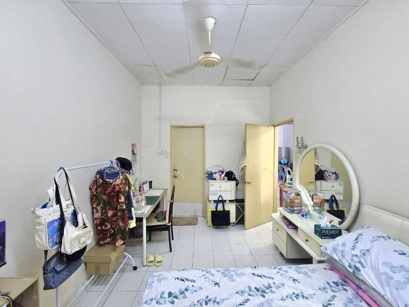 1-storey Terraced House for Sale in Taman Pelangi Semenyih (Semenyih) - Ilman Nahri - Bedroom - PropertyGuru.com.my