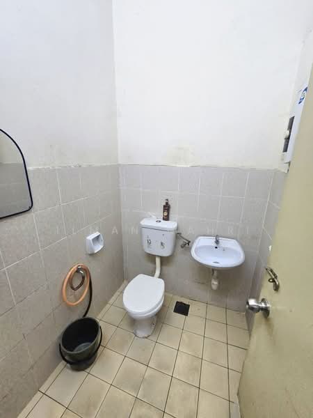 1-storey Terraced House for Sale in Taman Pelangi Semenyih (Semenyih) - Ilman Nahri - Bathroom - PropertyGuru.com.my
