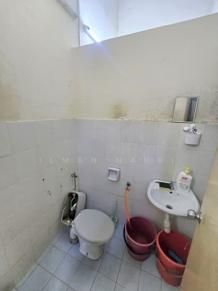 1-storey Terraced House for Sale in Taman Pelangi Semenyih (Semenyih) - Ilman Nahri - Bathroom - PropertyGuru.com.my