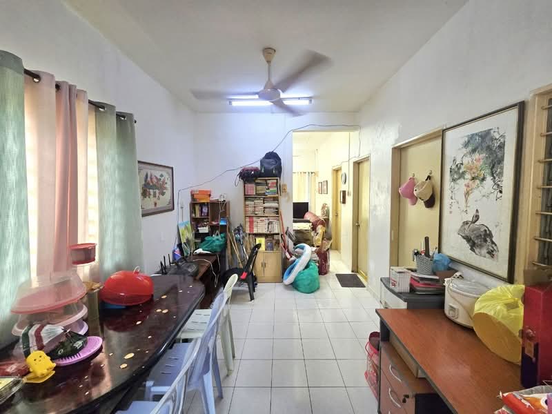 1-storey Terraced House for Sale in Taman Pelangi Semenyih (Semenyih) - Ilman Nahri - Living Room - PropertyGuru.com.my