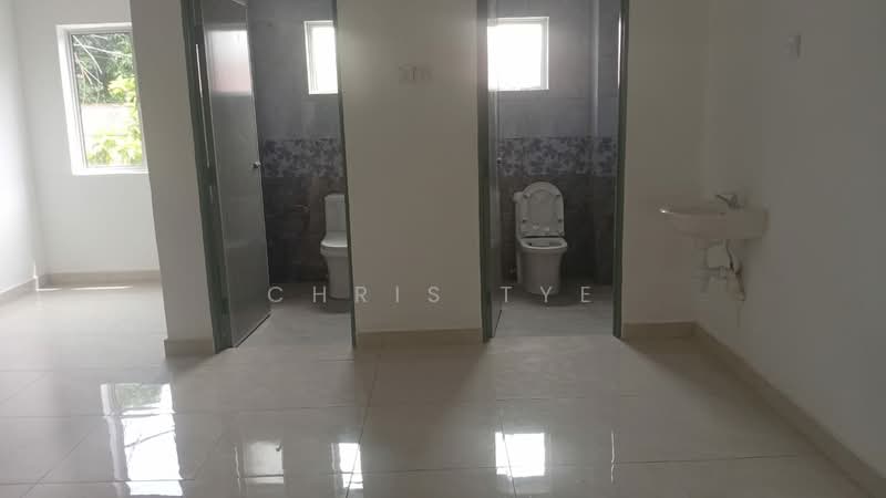 Shop / Office for Rent in Rawang (Selangor) - Chris Tye - Bathroom - PropertyGuru.com.my