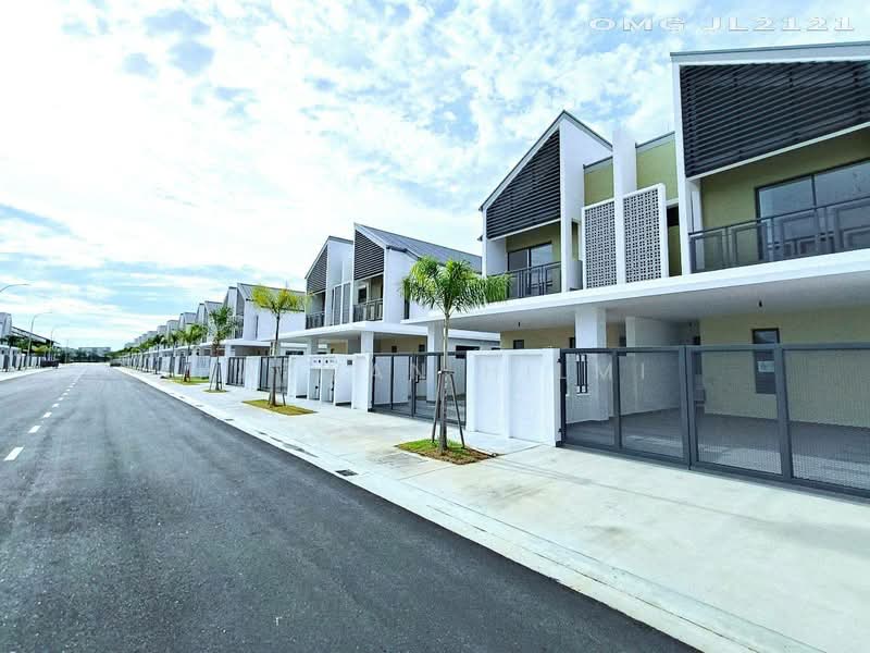 2-storey Terraced House for Sale in Bandar Rimbayu (Telok Panglima Garang) - Hazwan Hilmi - Exterior - PropertyGuru.com.my