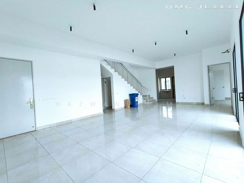 2-storey Terraced House for Sale in Bandar Rimbayu (Telok Panglima Garang) - Hazwan Hilmi - Living Room - PropertyGuru.com.my
