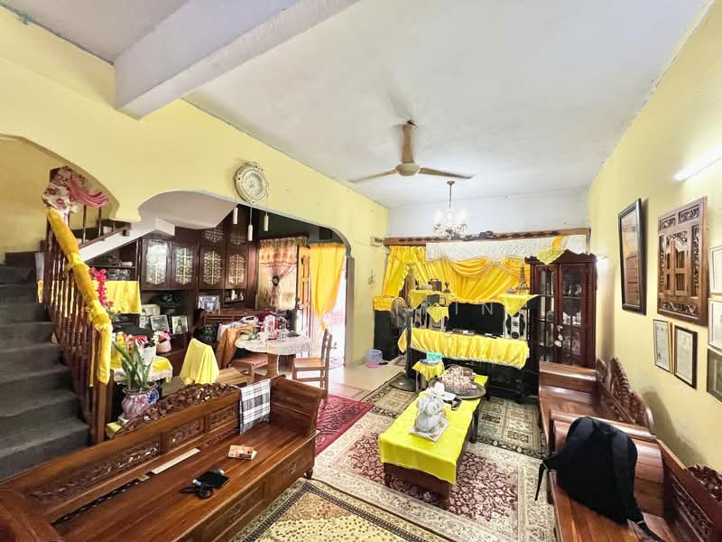 2-storey Terraced House for Sale in Taman Cempaka (Ampang) - M.J Zairin - Living Room - PropertyGuru.com.my