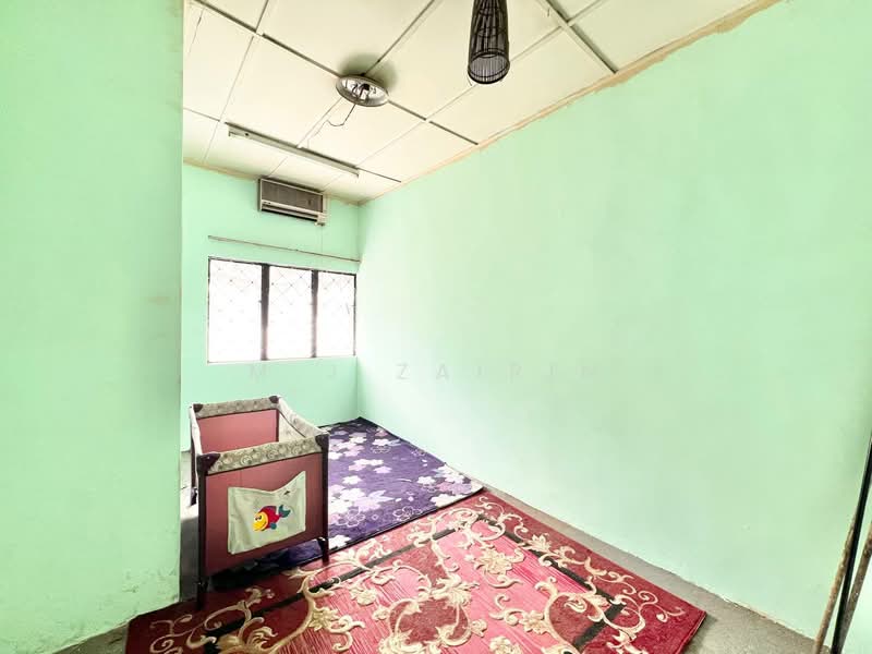 2-storey Terraced House for Sale in Taman Cempaka (Ampang) - M.J Zairin - Bedroom - PropertyGuru.com.my