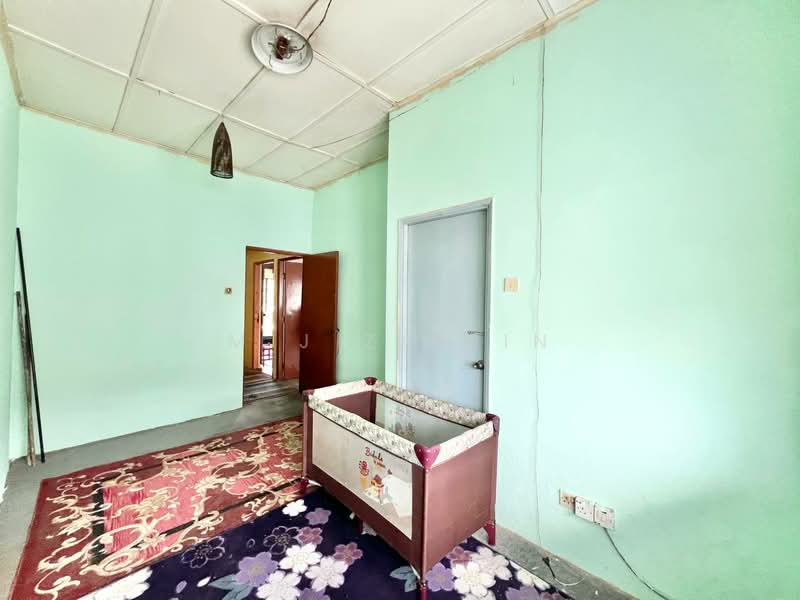 2-storey Terraced House for Sale in Taman Cempaka (Ampang) - M.J Zairin - Bedroom - PropertyGuru.com.my