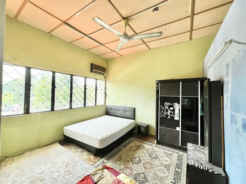 2-storey Terraced House for Sale in Taman Cempaka (Ampang) - M.J Zairin - Bedroom - PropertyGuru.com.my