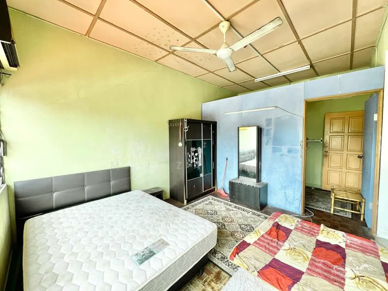 2-storey Terraced House for Sale in Taman Cempaka (Ampang) - M.J Zairin - Bedroom - PropertyGuru.com.my