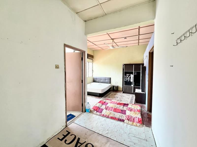 2-storey Terraced House for Sale in Taman Cempaka (Ampang) - M.J Zairin - Bedroom - PropertyGuru.com.my