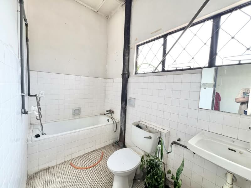 2-storey Terraced House for Sale in Taman Cempaka (Ampang) - M.J Zairin - Bathroom - PropertyGuru.com.my