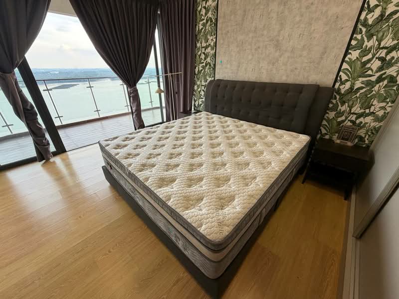Kondominium untuk Dijual di Royal Strand @ Country Garden Danga Bay - Wee Howe - Bedroom - PropertyGuru.com.my