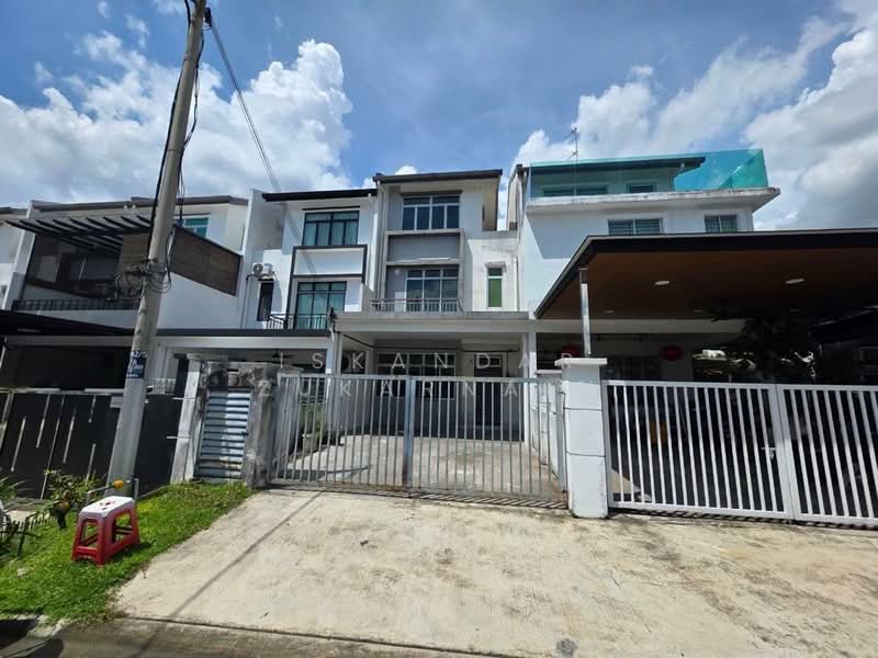 Rumah Teres 3 Tingkat untuk Dijual di Johor Bahru (Johor) - Iskandar Zukarnain - Exterior - PropertyGuru.com.my