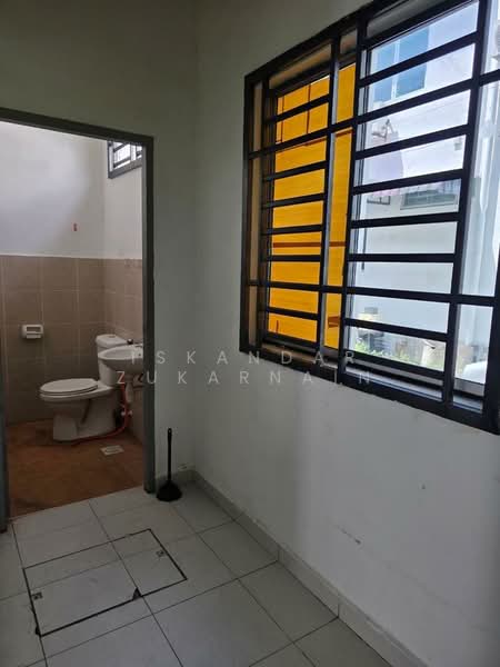 Rumah Teres 3 Tingkat untuk Dijual di Johor Bahru (Johor) - Iskandar Zukarnain - Bathroom - PropertyGuru.com.my