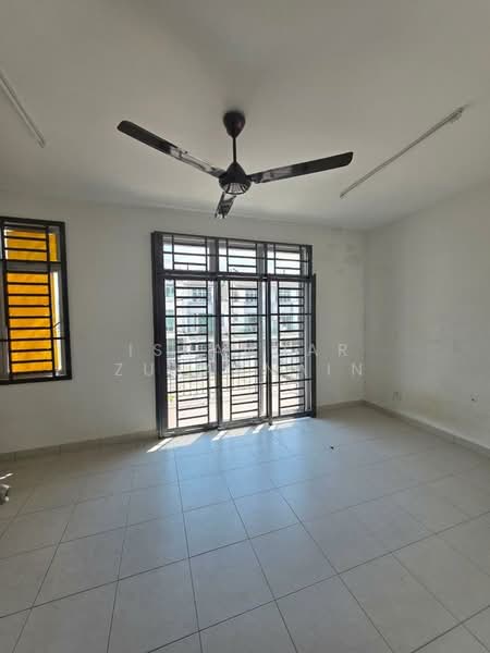 Rumah Teres 3 Tingkat untuk Dijual di Johor Bahru (Johor) - Iskandar Zukarnain - Living Room - PropertyGuru.com.my