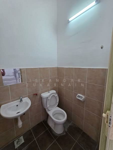 Rumah Teres 3 Tingkat untuk Dijual di Johor Bahru (Johor) - Iskandar Zukarnain - Bathroom - PropertyGuru.com.my