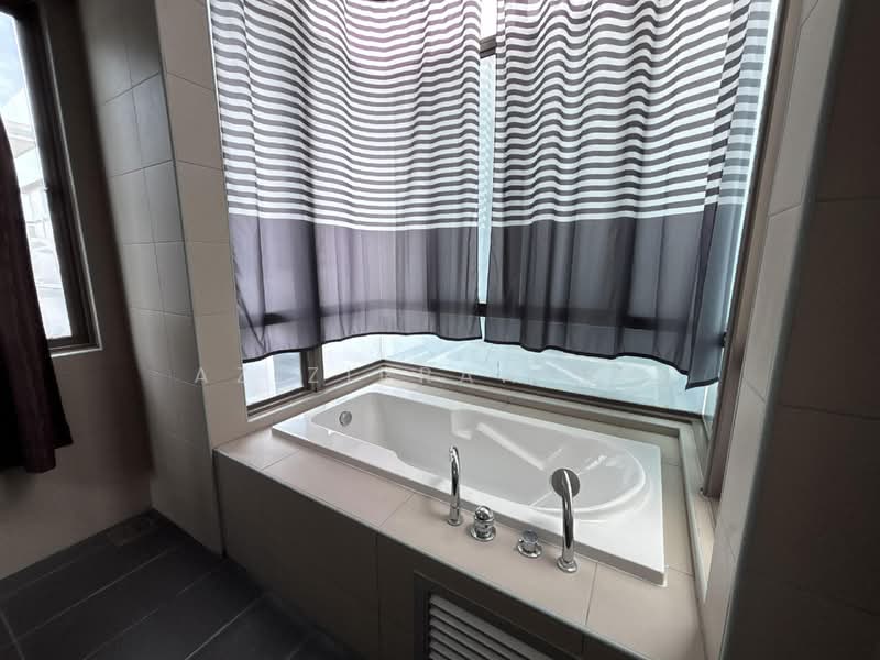 3-storey Terraced House for Sale in Cyberjaya (Selangor) - Azizirrahim . - Bathroom - PropertyGuru.com.my