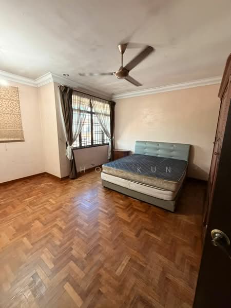 Semi-Detached House for Sale in Taman Perling (Perling) - U Hon Kun - Bedroom - PropertyGuru.com.my
