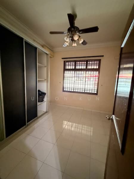 Semi-Detached House for Sale in Taman Perling (Perling) - U Hon Kun - Bedroom - PropertyGuru.com.my