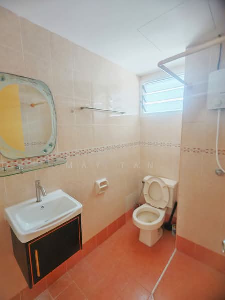 Condominium for Sale at Gurney Park Condominium - May Tan - Bathroom - PropertyGuru.com.my