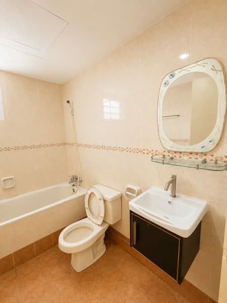 Condominium for Sale at Gurney Park Condominium - Vivien Cheah - Bathroom - PropertyGuru.com.my
