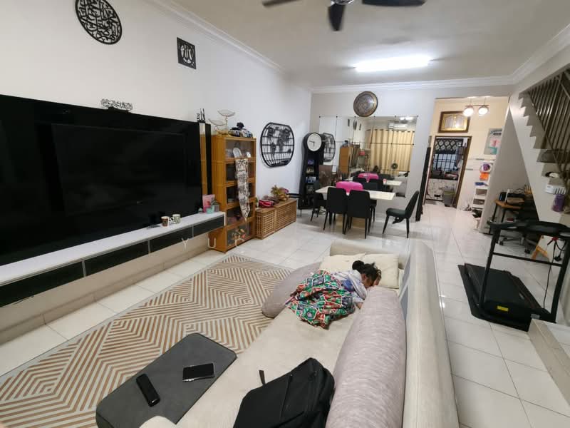 2-storey Terraced House for Sale in Taman Seri Austin (Tebrau) - Yucong . - Living Room - PropertyGuru.com.my