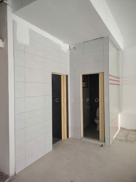 Shop for Rent in SS2 (Petaling Jaya) - Felicia Poh - Bathroom - PropertyGuru.com.my