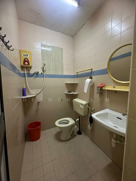 Rumah Teres 1.5 Tingkat untuk Dijual di Taman Bukit Jaya (Ulu Tiram) - Desmond Lim - Bathroom - PropertyGuru.com.my