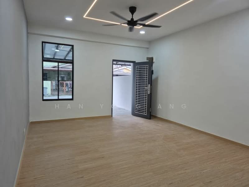 Rumah Teres untuk Dijual di Taman Nusa Damai (Pasir Gudang) - Han Yong Ang - Living Room - PropertyGuru.com.my