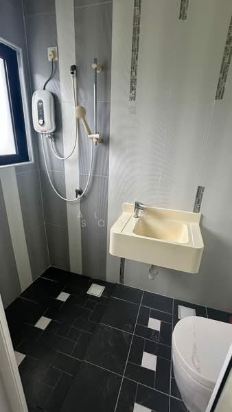 Condominium for Rent at Treetops Residence - Alvin Soon - Bathroom - PropertyGuru.com.my