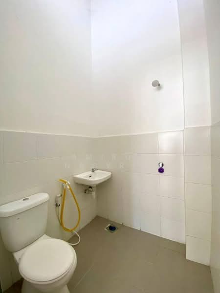 Semi-Detached House for Sale in Kapar (Selangor) - Amirul Nasyriq - Bathroom - PropertyGuru.com.my