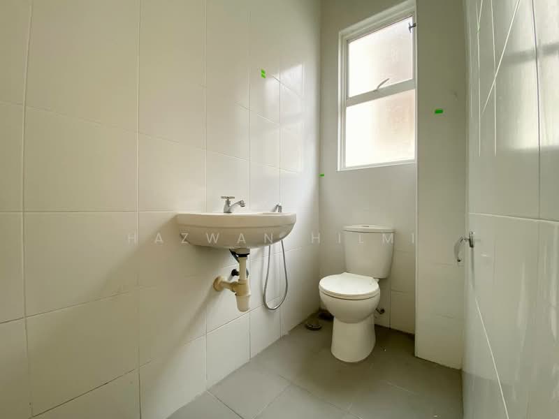 Semi-Detached House for Sale in D'Kayangan (Shah Alam) - Hazwan Hilmi - Bathroom - PropertyGuru.com.my