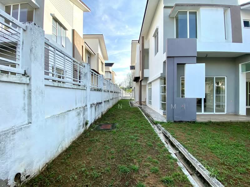 Semi-Detached House for Sale in D'Kayangan (Shah Alam) - Hazwan Hilmi - Exterior - PropertyGuru.com.my