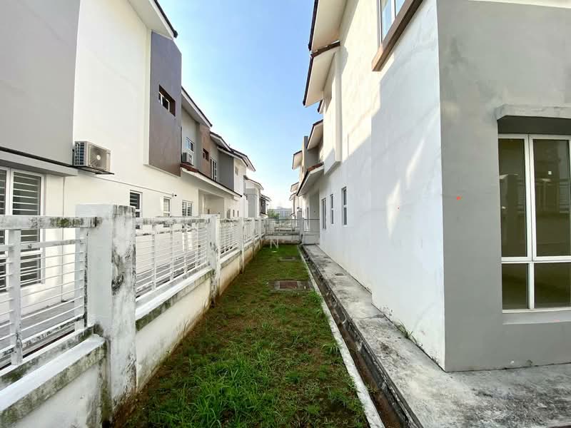 Semi-Detached House for Sale in D'Kayangan (Shah Alam) - Hazwan Hilmi - Exterior - PropertyGuru.com.my
