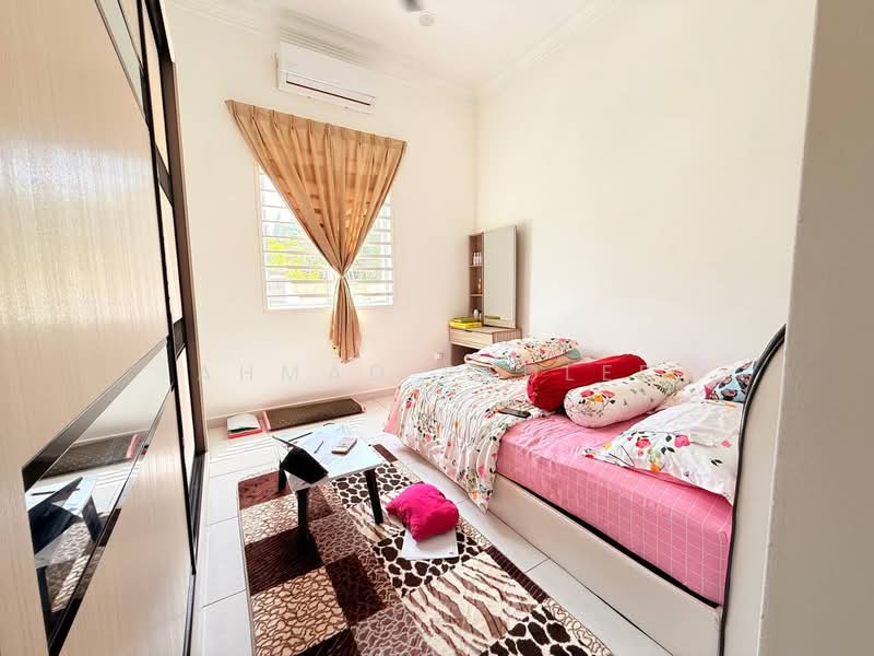 Semi-Detached House for Sale in Banting (Selangor) - Ahmad Fadlee - PropertyGuru.com.my