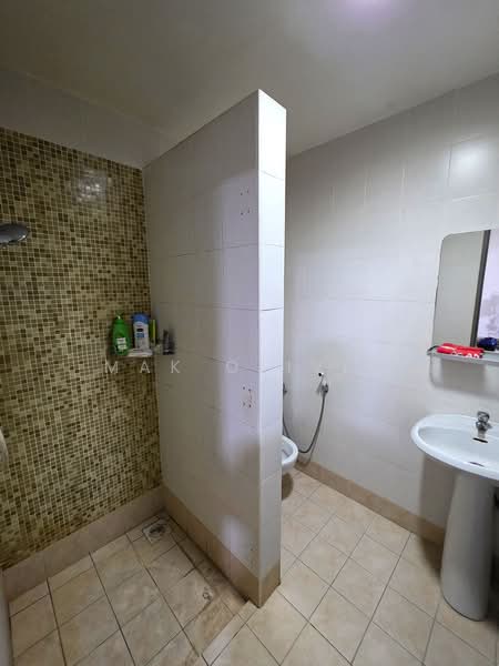 3-storey Terraced House for Sale in Taman Impian Indah (Bukit Jalil) - Mak Oliver - Bathroom - PropertyGuru.com.my