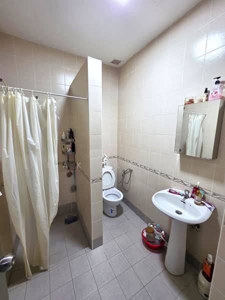 3-storey Terraced House for Sale in Taman Impian Indah (Bukit Jalil) - Mak Oliver - Bathroom - PropertyGuru.com.my