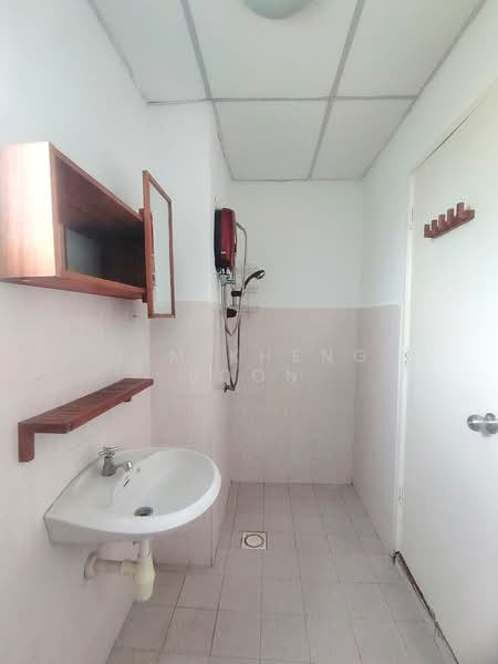 Apartment for Rent at Jalil Damai Apartments - LIM KHENG BOON - Bathroom - PropertyGuru.com.my