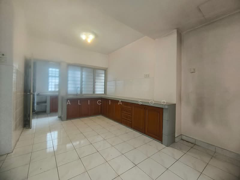 2-storey Terraced House for Sale in Sungai Buloh (Selangor) - Alicia Soo - Kitchen - PropertyGuru.com.my